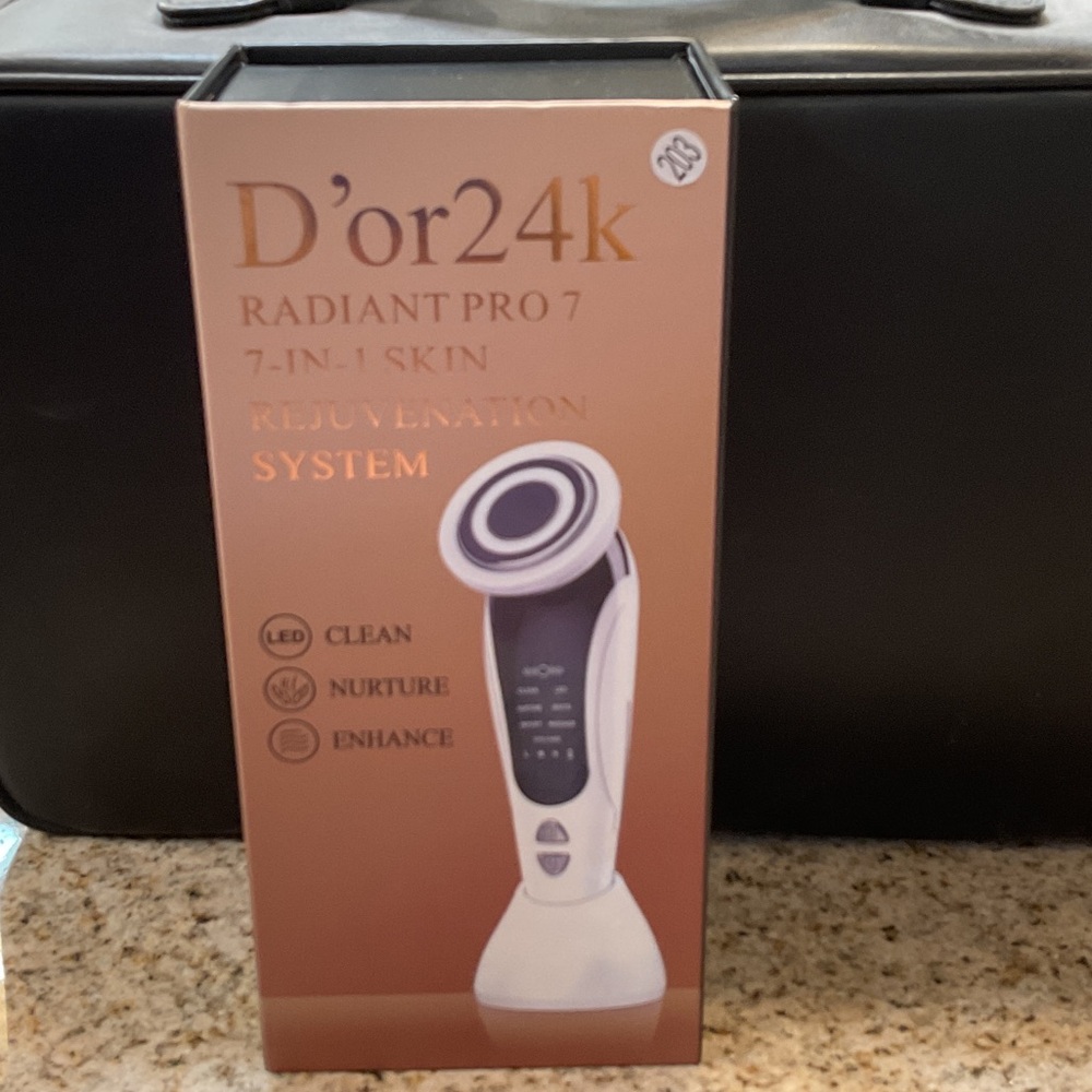 Radiant Pro 7 Skin Rejuvenation System - White